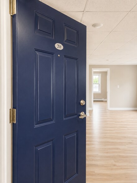 More Photos Of 82 Main St, East Hampton Apartments For Sale