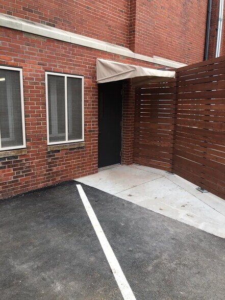 More Photos Of 526 Campbell St, Kansas City Flex For Lease