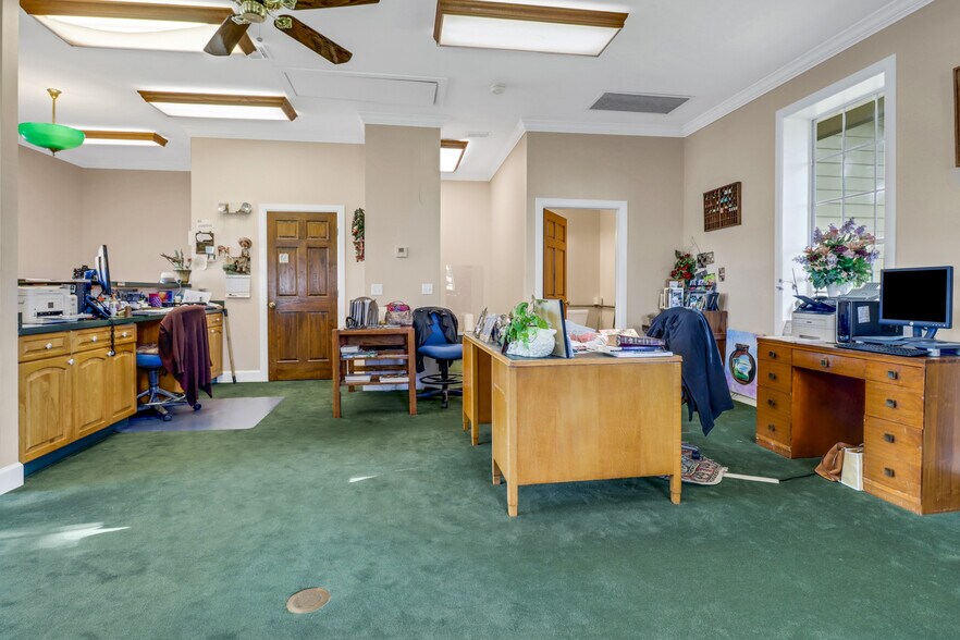 More Photos Of 1312 15th St N, Immokalee Office For Sale