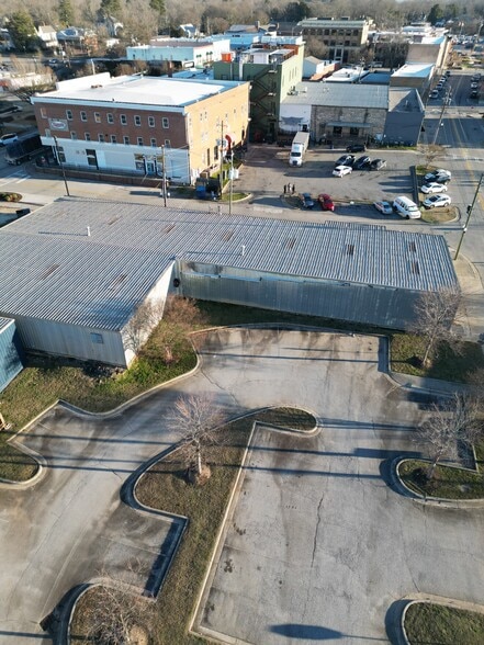 More Photos Of 33 Laura St, Winder Warehouse For Lease