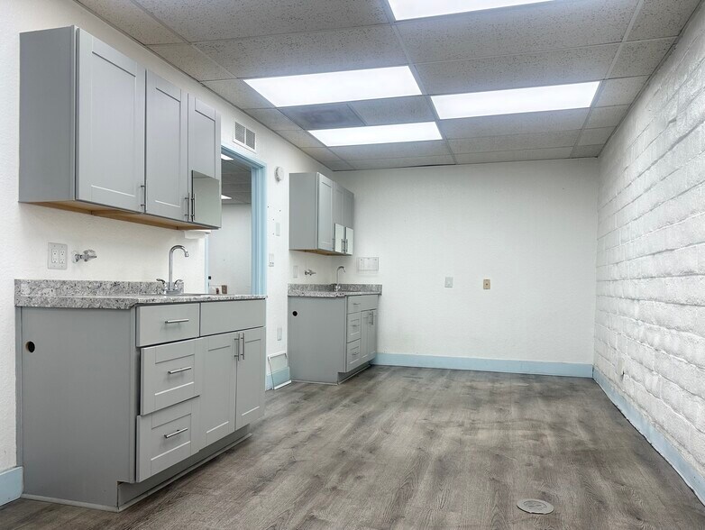 More Photos Of 403-405 N MacLay Ave, San Fernando Office For Lease