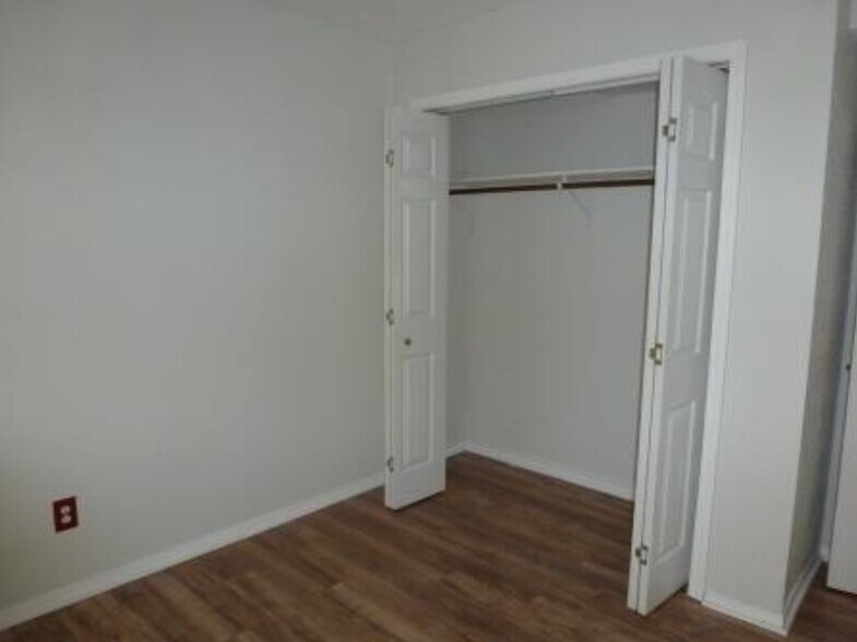 More Photos Of 803-805 Oran Cir, Bryan Apartments For Sale