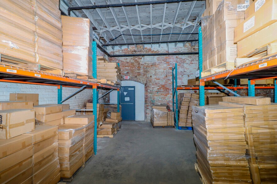 More Photos Of 827 Douglas Ave, Portsmouth Warehouse For Lease