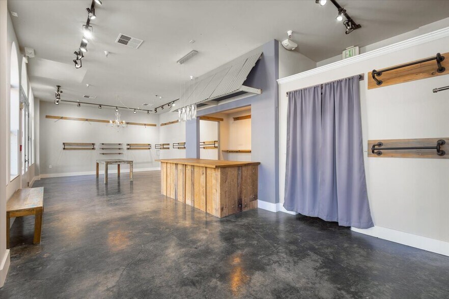 More Photos Of 9057-9061 Windsor Rd, Windsor General Retail For Sale