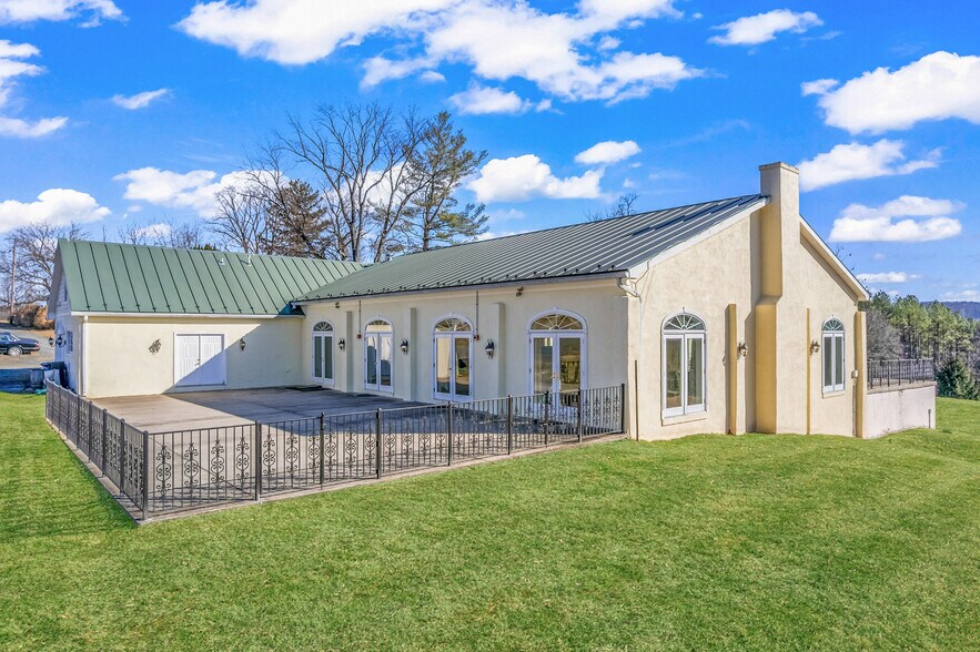 More Photos Of 23130 Briar Patch Ln, Middleburg Hospitality For Sale