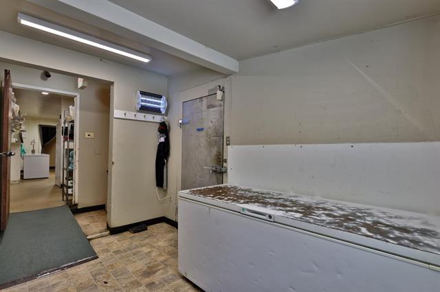 More Photos Of 20 Public Way, Quechee Restaurant For Sale