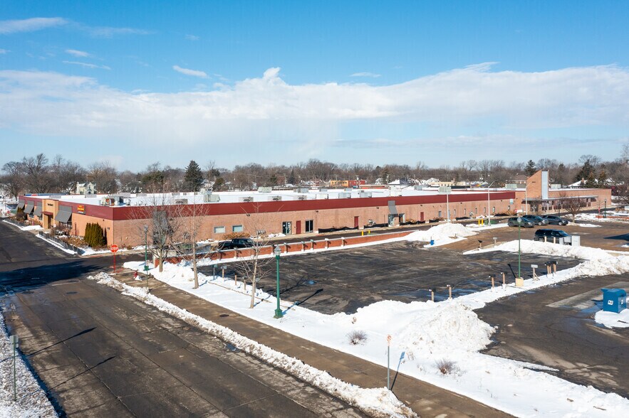 More Photos Of 35425 W Michigan Ave, Wayne Medical For Sale