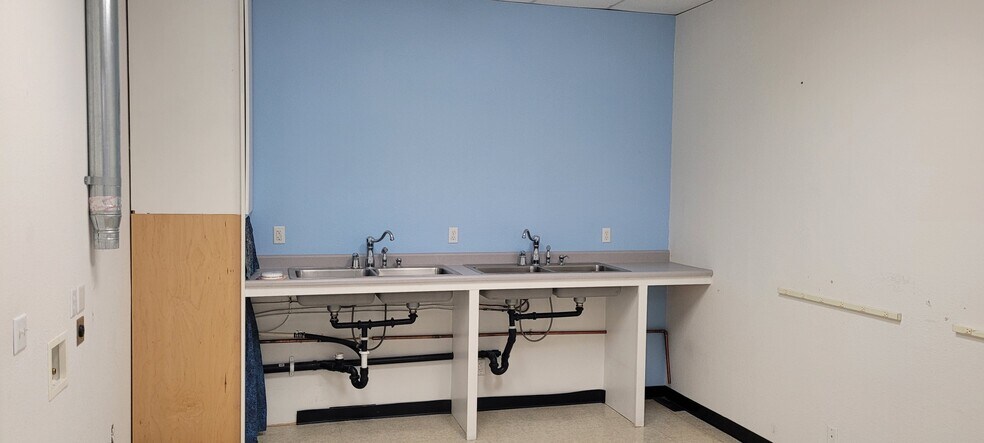 More Photos Of 7950 Redwood Dr, Cotati Storefront Retail Office For Lease