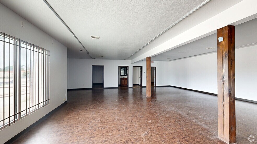 More Photos Of 400 N 23rd St, Waco Storefront Retail Office For Lease