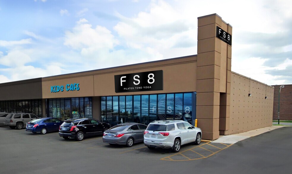 Primary Photo Of 3000-3026 N Ashland Ave, Chicago Unknown For Lease