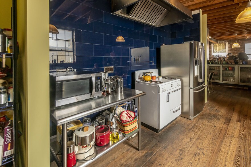 More Photos Of 502 N Hickory St, Champaign Research And Development For Sale