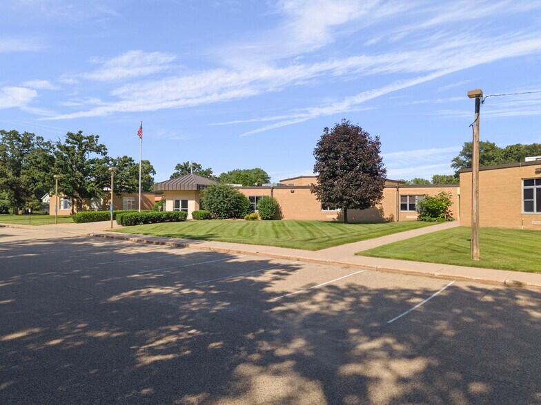 More Photos Of 2201 W 108th St, Bloomington Daycare Center For Lease