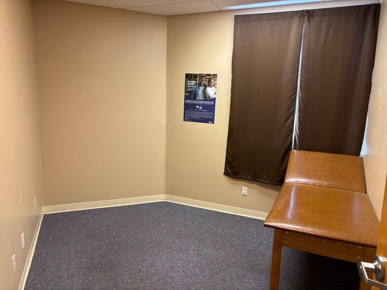 More Photos Of 2002 N Stockton Hill Rd, Kingman Medical For Sale