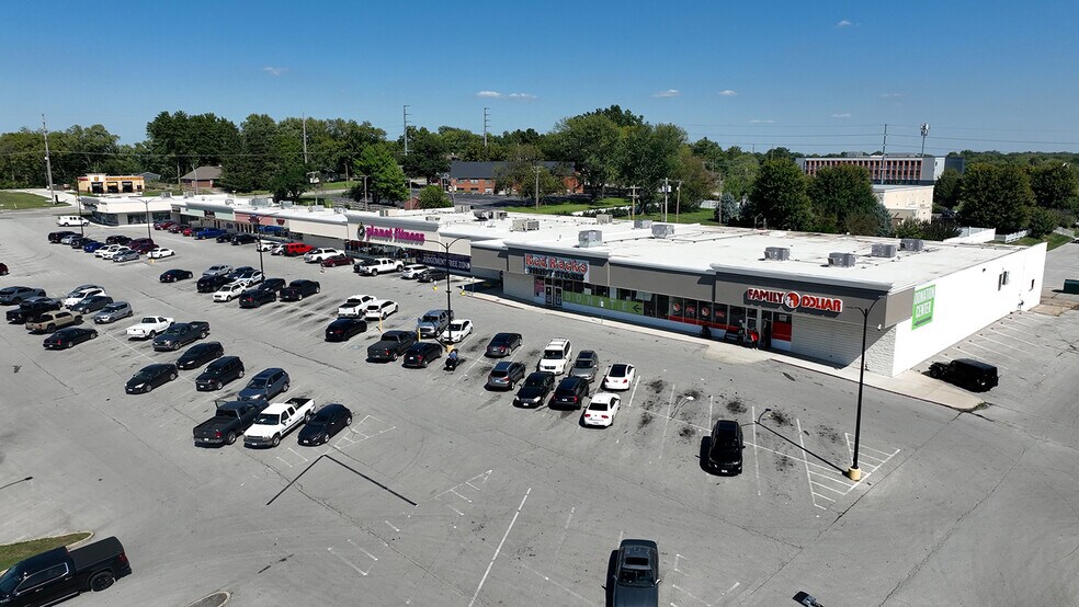 Primary Photo Of 2301-2341 S M-291 Hwy, Independence Unknown For Lease