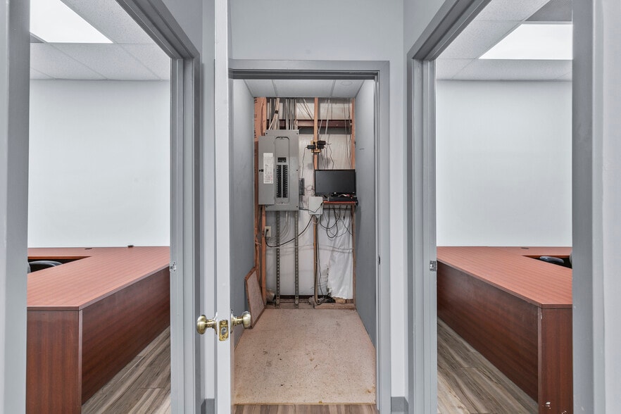 More Photos Of 125 Solleftea Dr, Madison Industrial For Lease