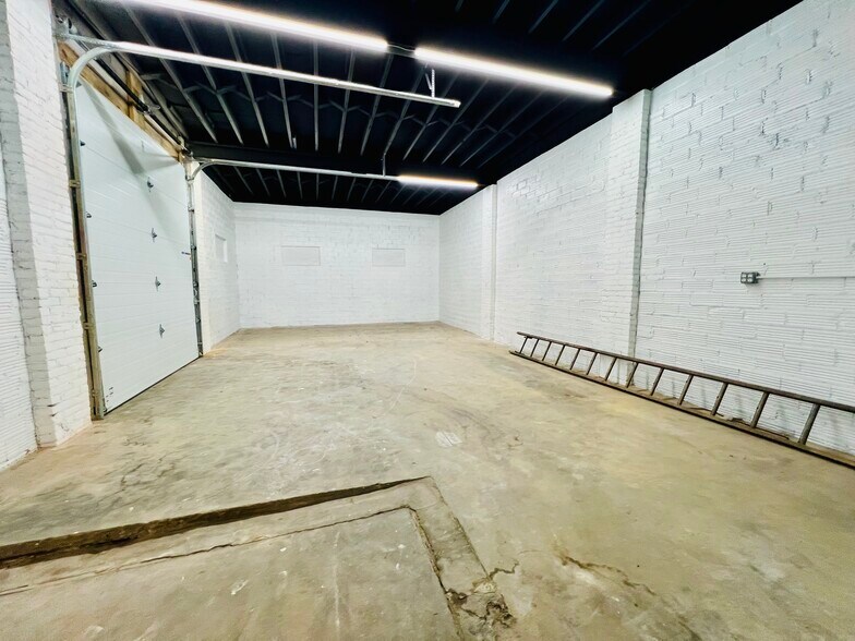 More Photos Of 1938 Airport Hwy, Toledo Freestanding For Sale