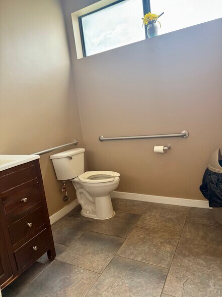 More Photos Of 6531 103rd St, Jacksonville Medical For Sale