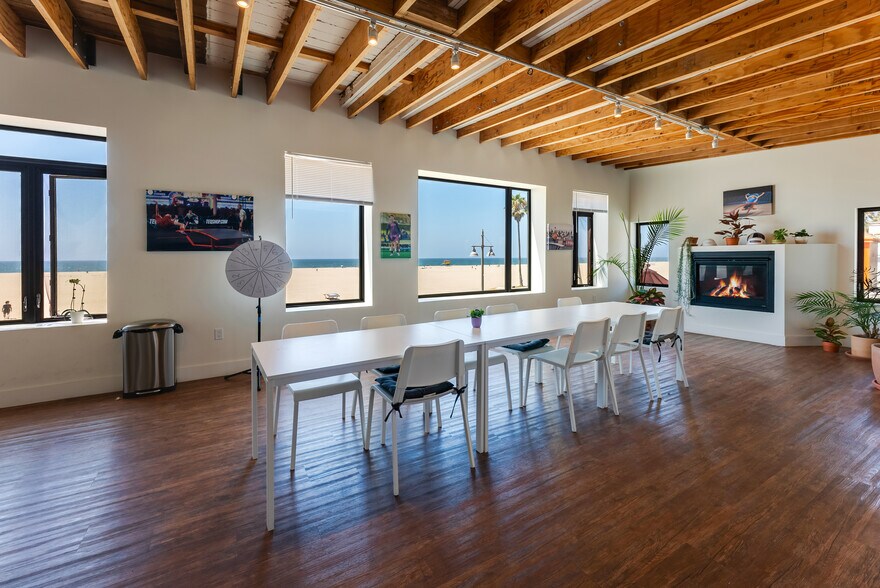 More Photos Of 1011 Ocean Front Walk, Venice Storefront Retail Office For Sale