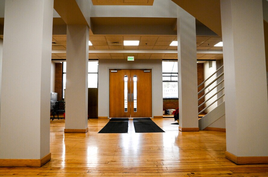 More Photos Of 27 Siemon Company Dr, Watertown Light Distribution For Lease