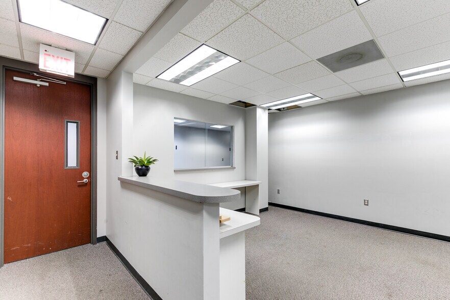 More Photos Of 8917 Fargo Rd, Richmond Office For Lease