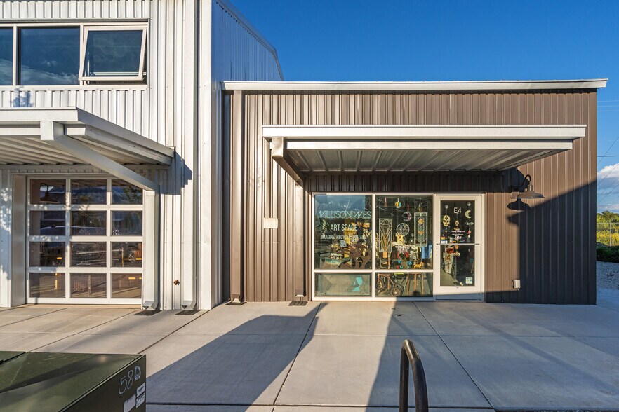 More Photos Of 1189 Parkway Dr, Santa Fe Showroom For Sale