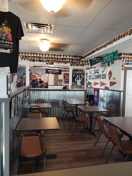 More Photos Of 314-316 Pat Booker Rd, Universal City Restaurant For Sale