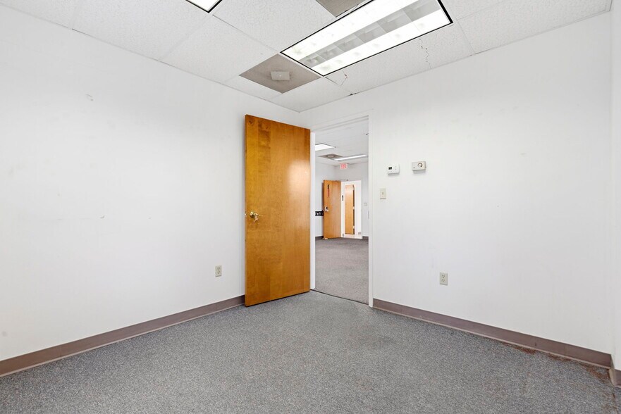 More Photos Of 718 N Martin St, East Prairie Office For Sale