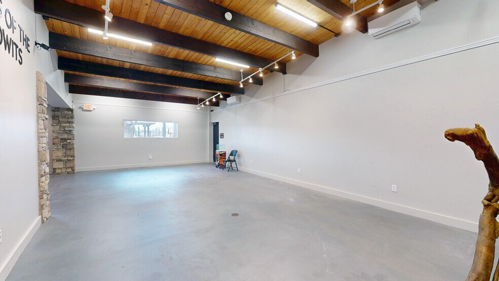 More Photos Of 6 N Lake Powell Blvd, Page Freestanding For Sale