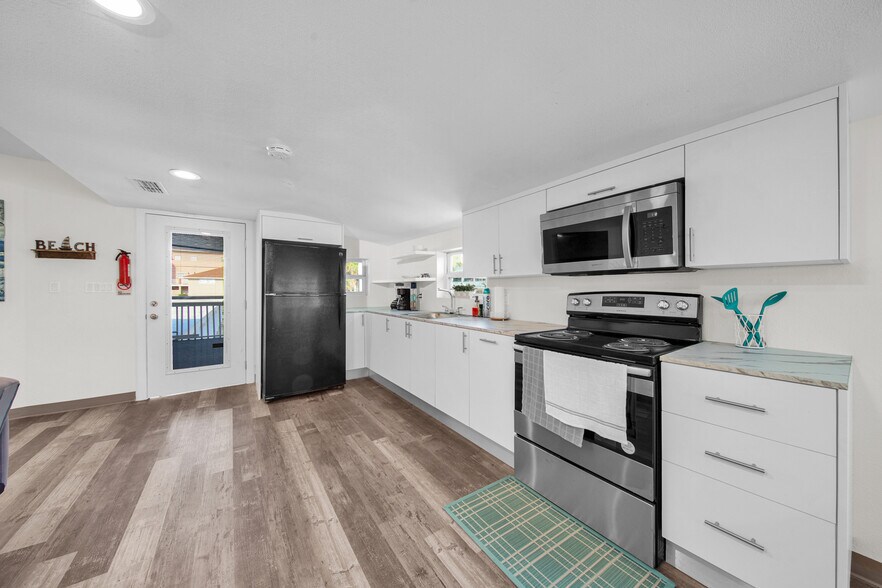 More Photos Of 120 E Jupiter Ln, South Padre Island Hotel For Sale