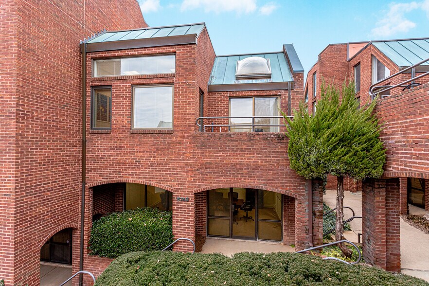 More Photos Of 6756 Old McLean Village Dr, McLean Loft Creative Space For Sale