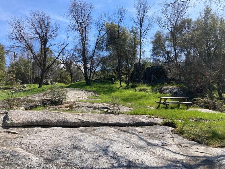 More Photos Of 42975 Sierra Dr, Three Rivers Hotel For Sale