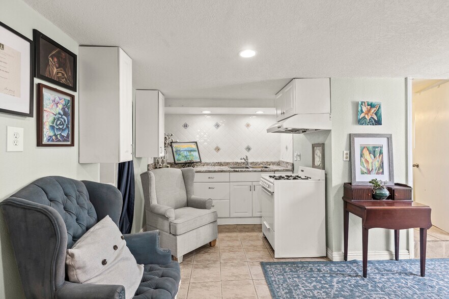 More Photos Of 906 E Commonwealth Ave, Fullerton Storefront For Sale