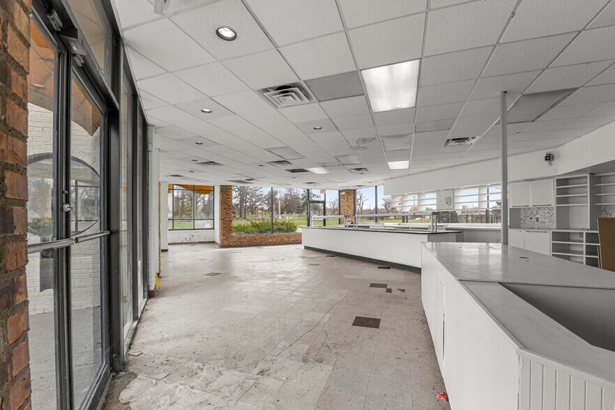 More Photos Of 15839 Telegraph Rd, Redford Township Fast Food For Lease