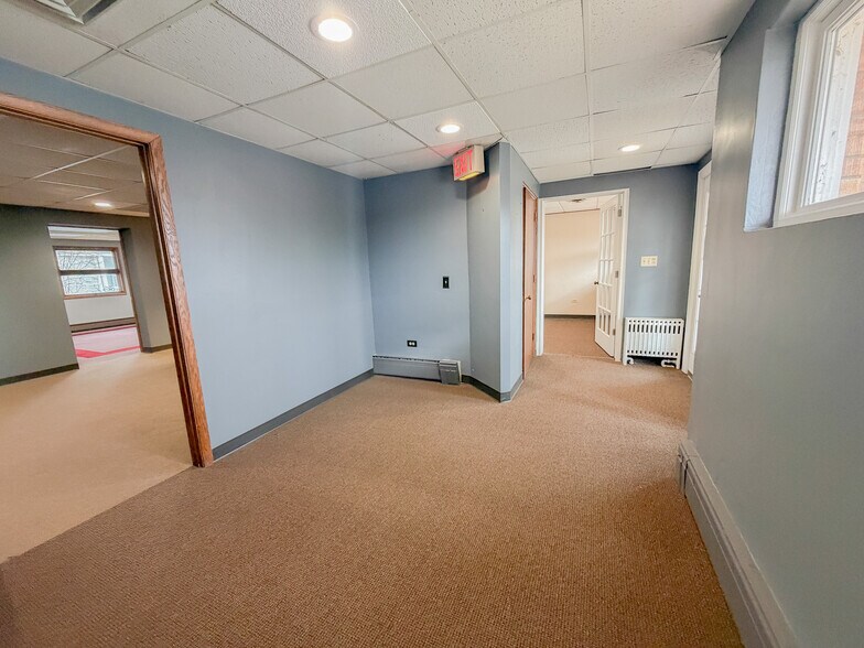 More Photos Of 515 Gold St, Green Lake Office For Sale