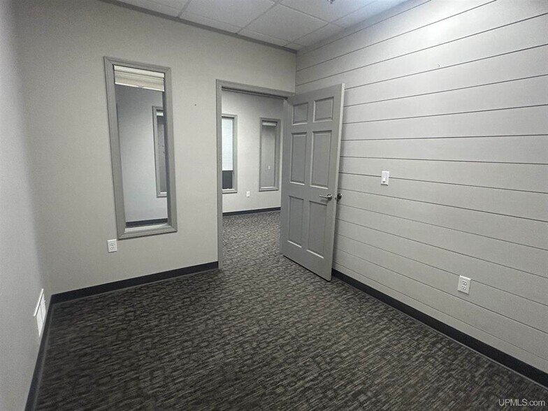 More Photos Of 2168 US 41 w, Marquette Flex For Lease