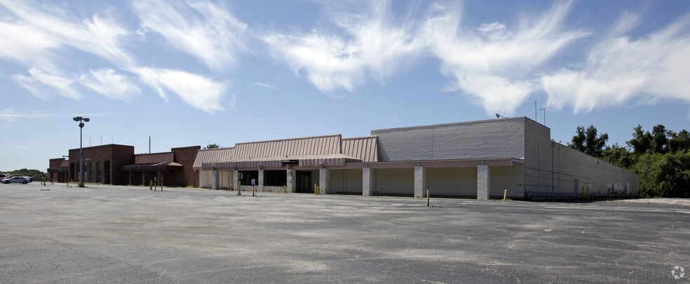 More Photos Of 10223 Lewis And Clark Blvd, Saint Louis Warehouse For Lease
