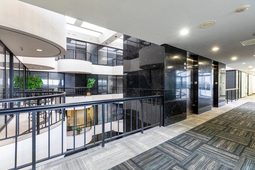 More Photos Of 1880 S Dairy Ashford Rd, Houston Office For Lease