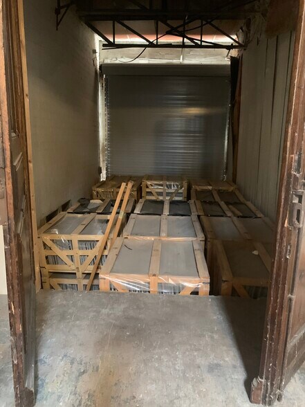 More Photos Of 1308 Dragon St, Dallas Showroom For Lease