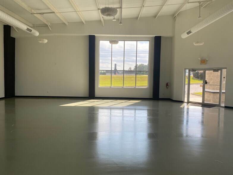 More Photos Of 7641 Pelham Rd, Greenville Freestanding For Lease