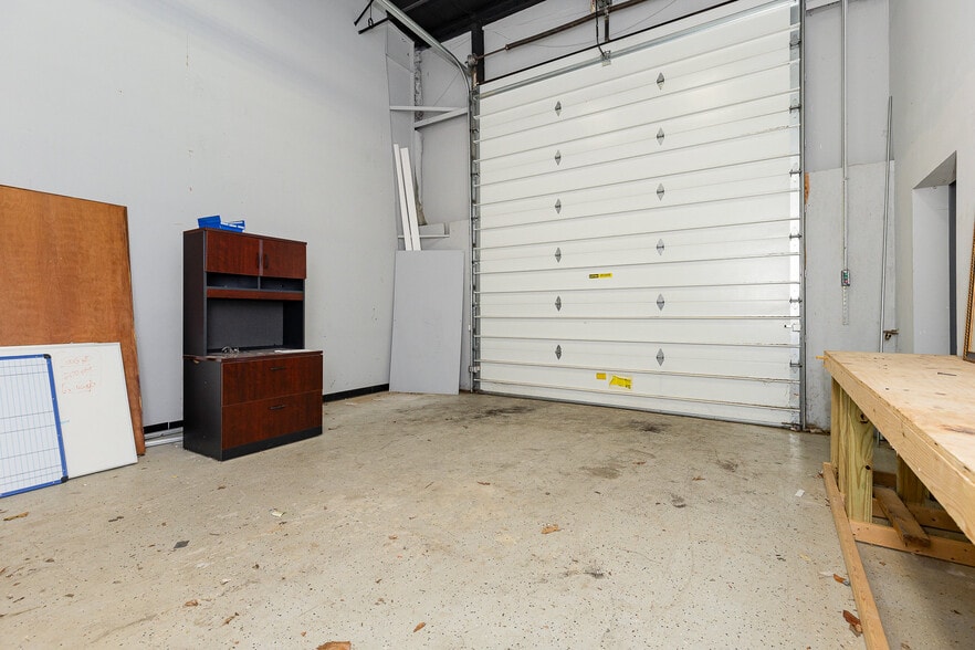 More Photos Of 100 Industrial Dr, Fredericksburg Showroom For Sale