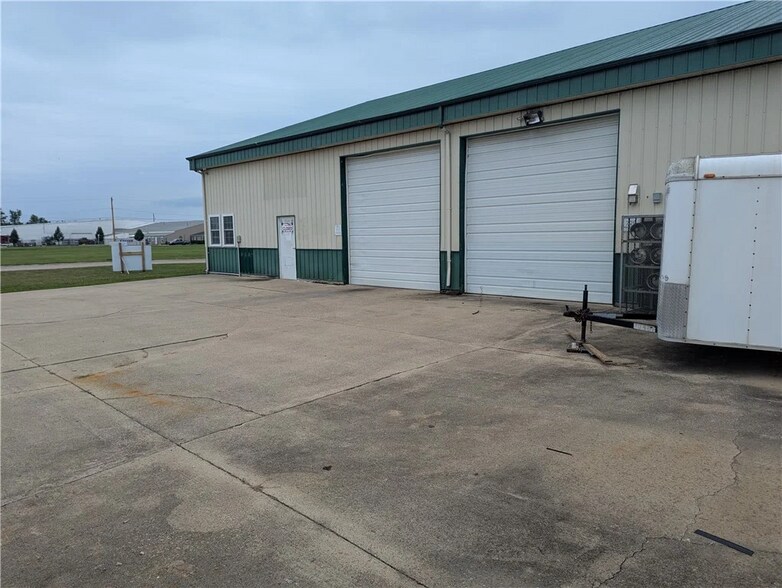 More Photos Of 777-779 Windsor Rd, Charleston Warehouse For Sale
