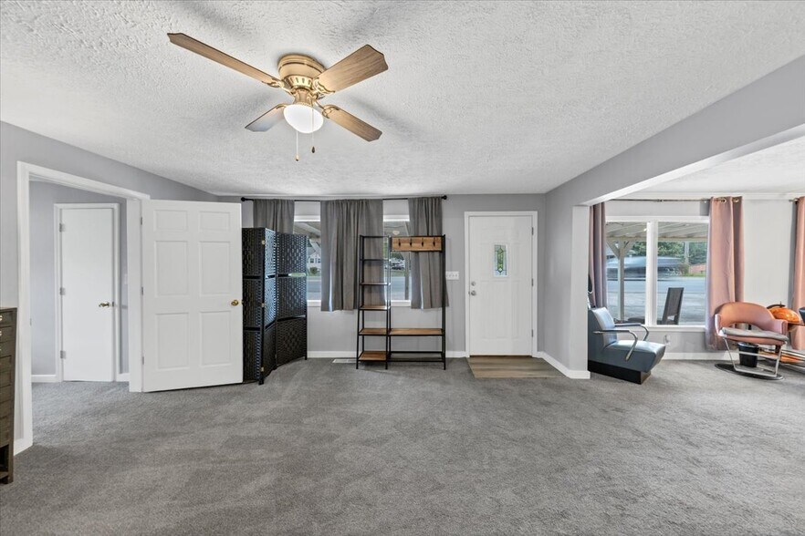 More Photos Of 6071 N Main St SE, Acworth Flex For Sale