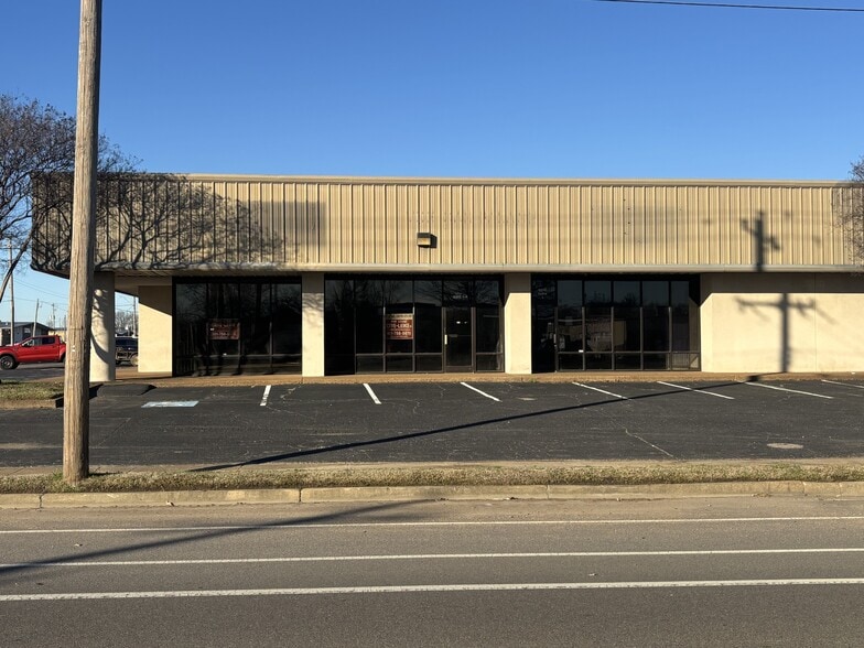 More Photos Of 5210 Pleasant View Rd, Memphis Showroom For Lease