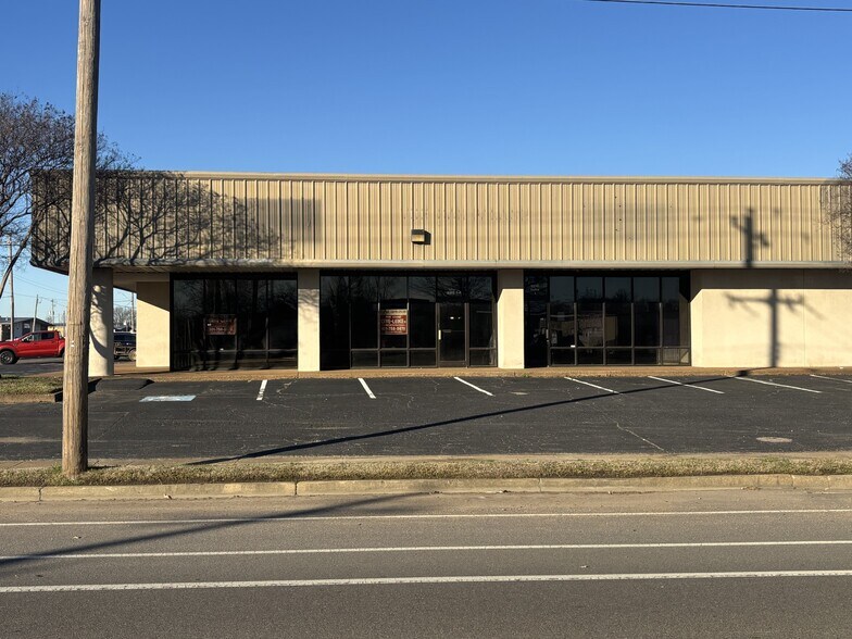 More Photos Of 5210 Pleasant View Rd, Memphis Showroom For Lease