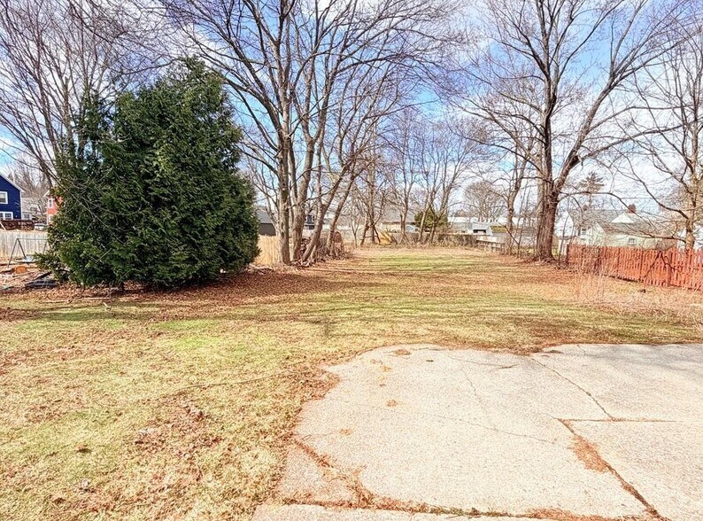 More Photos Of 158 Lake St, Hamburg General Retail For Sale