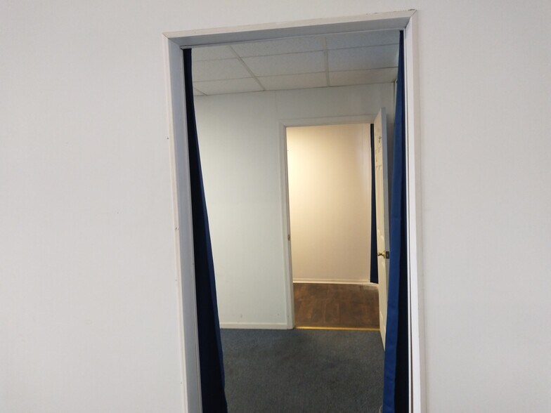 More Photos Of 3321 Main St, Manchester Self Storage For Lease