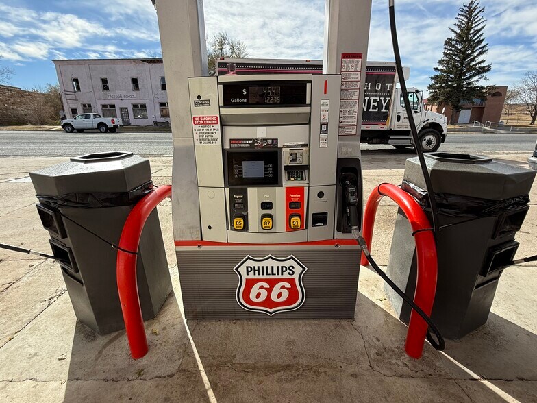 More Photos Of 781 Broadway ave, Des Moines General Retail For Sale