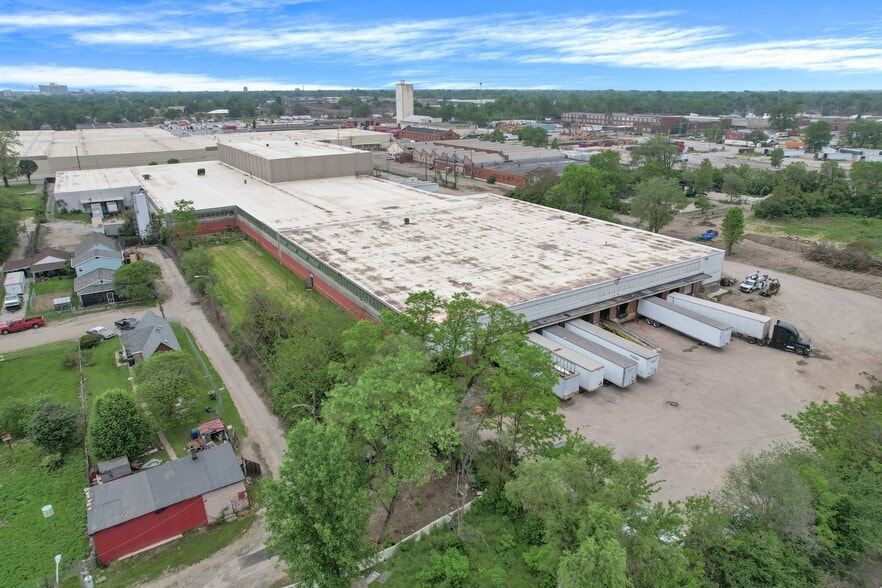 More Photos Of 521 Marion Rd, Columbus Warehouse For Sale