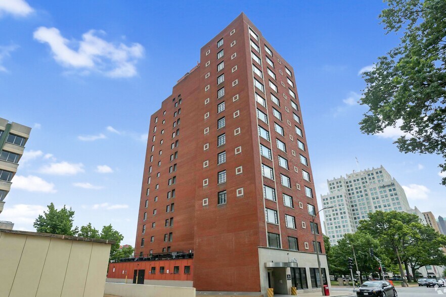 More Photos Of 1405 Pine St, Saint Louis Apartments For Lease