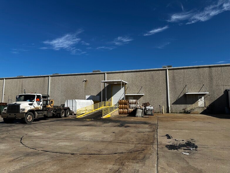 More Photos Of 3500 Flanders Dr, Ardmore Distribution For Lease